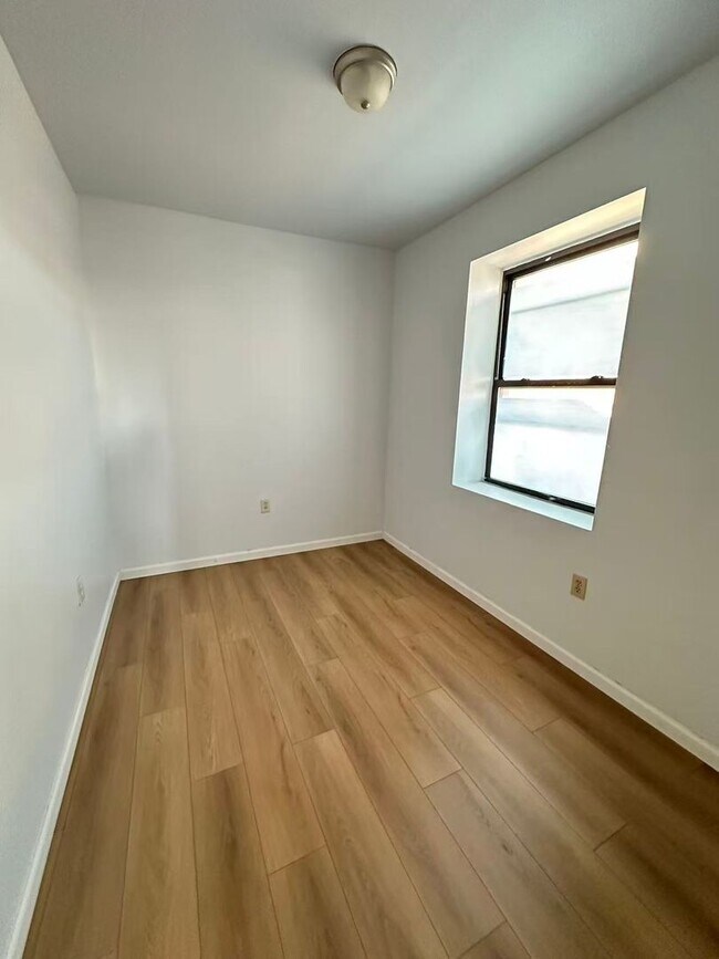 Building Photo - 1001 Arch St