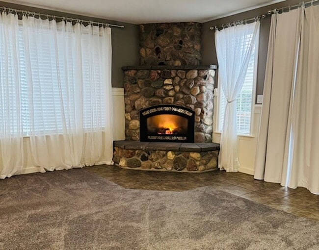 Building Photo - Burlington 3 Bed 2 Bath Home in quiet neighborhood