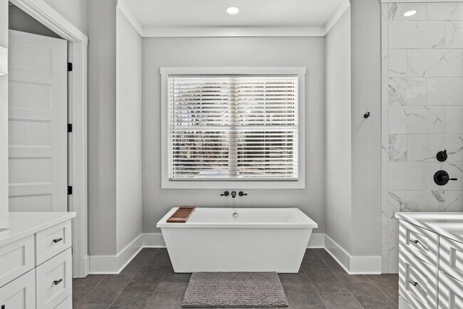 Building Photo - 533 Tom Cobb Dr