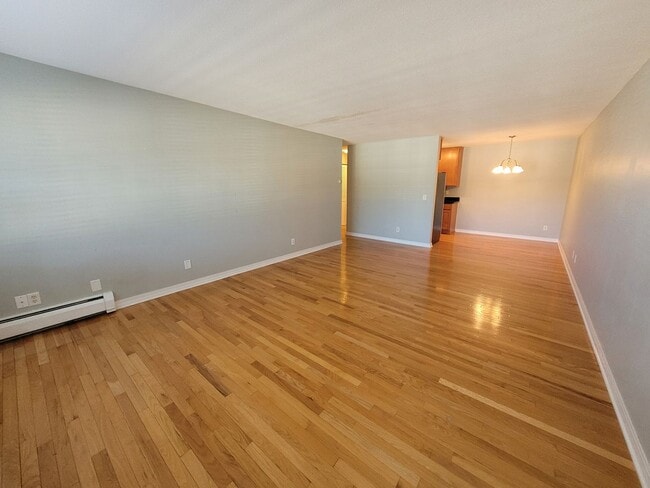 Building Photo - Prime Location 1BR with Luxe Finishes & Amenities - Available August 1st!