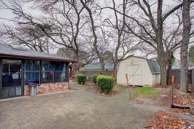 Building Photo - 4 Bd, 2 Ba for Lease | N. Arlington