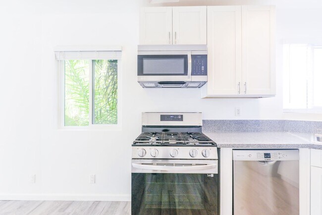 Building Photo - Ocean Avenue Duplex