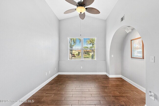 Building Photo - 445 Diana Blvd