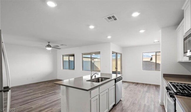 Building Photo - 1705 Cowboy Path Ave