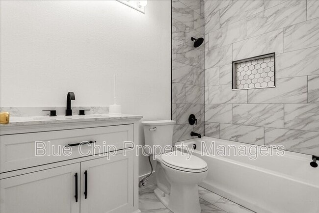 Building Photo - 1923 Bridgeview Cir