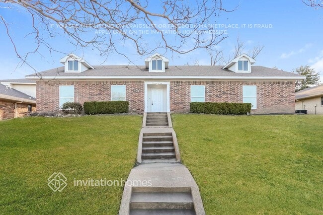 Building Photo - 1706 Surrey Ct