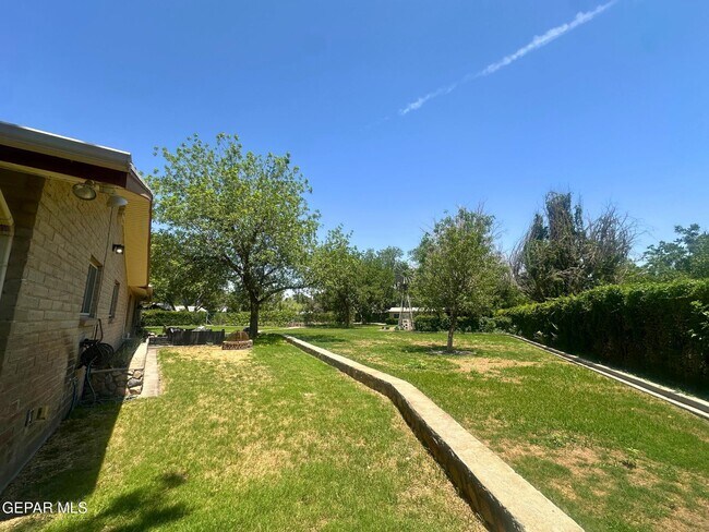 Building Photo - 1067 Villa Linda Way