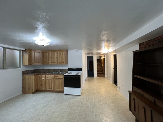 Building Photo - 2405 Sunset Dr