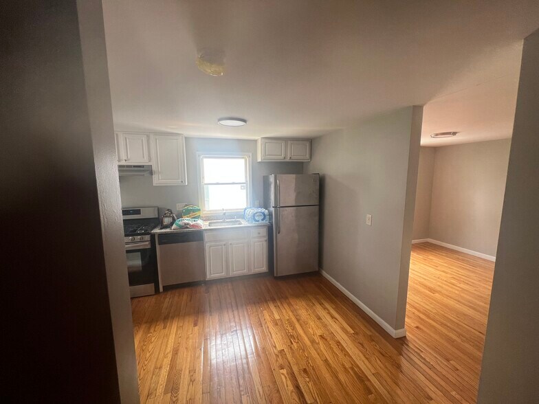 Building Photo - 21 Blakeville St