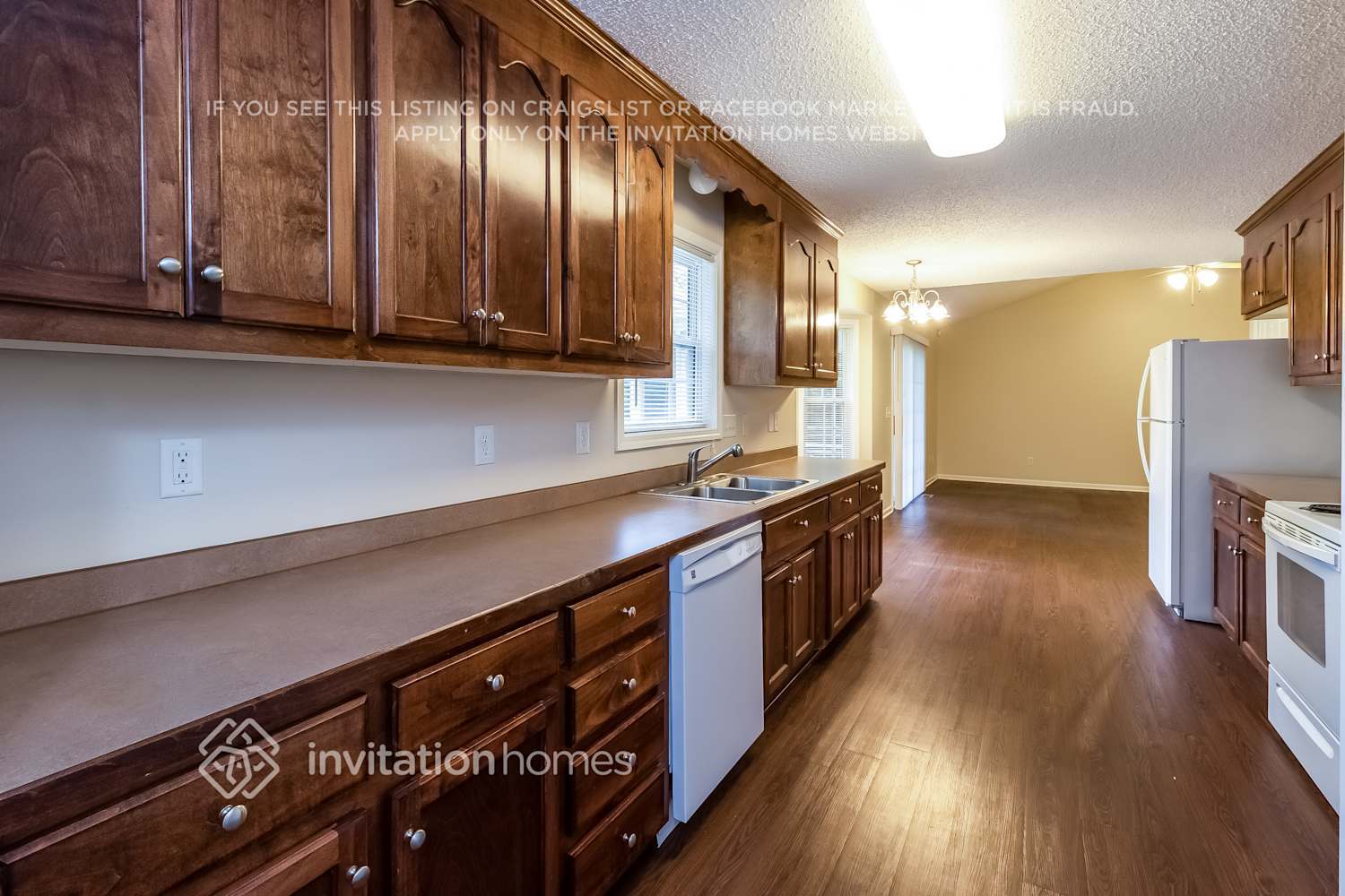 Building Photo - 400 Bennington Dr