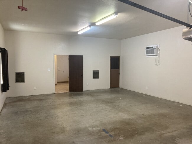 Building Photo - 3607 Idaho Rd