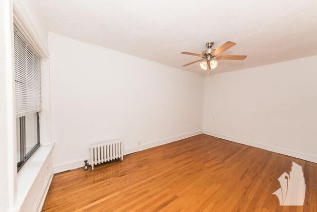 Building Photo - 3 bedroom in Chicago IL 60657