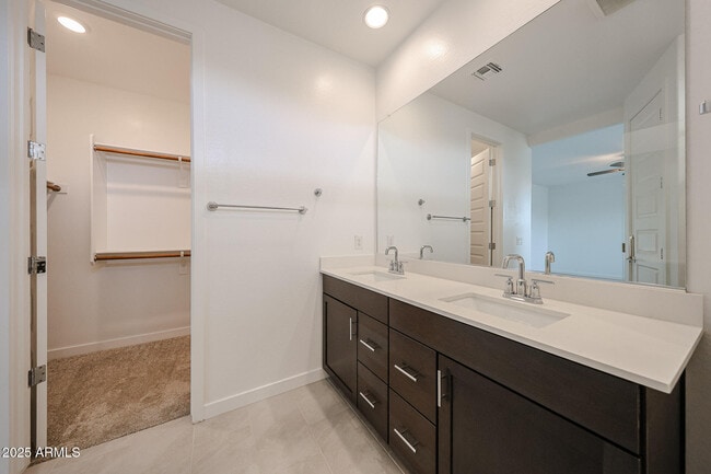 Building Photo - 2068 W Sierra Sunset Trail