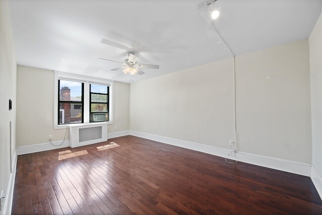 Building Photo - 107 Kensington Ave
