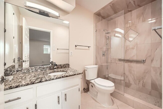 Building Photo - 3004 Maywood Cir