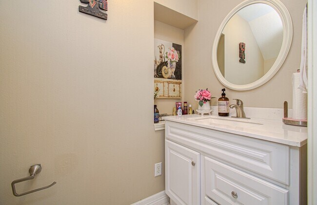 Building Photo - 12427 Shadycrest Dr