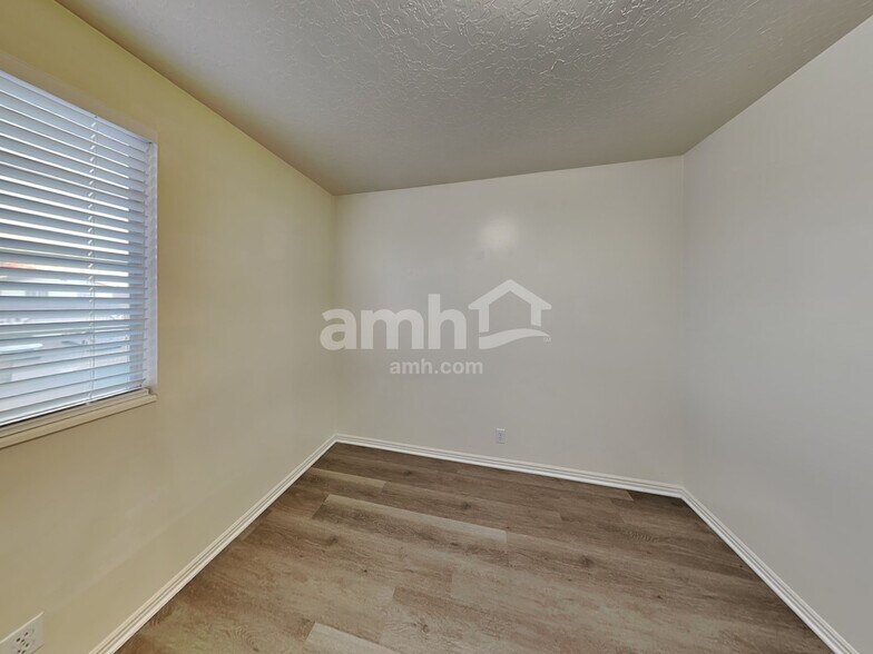 Building Photo - 172 W 2100 S