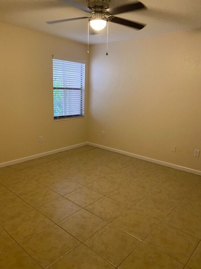 Building Photo - Large 3 Bedroom, 2 Bathroom Home Overlooking Lake - Turkey Creek Community