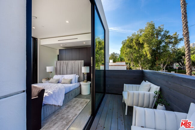 Building Photo - 857 Hilldale Ave