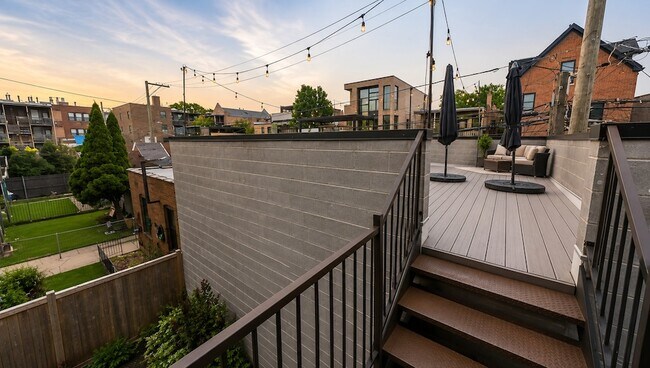 Building Photo - 1225 W Addison St