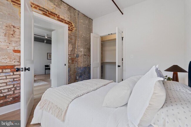 Building Photo - 901 King St