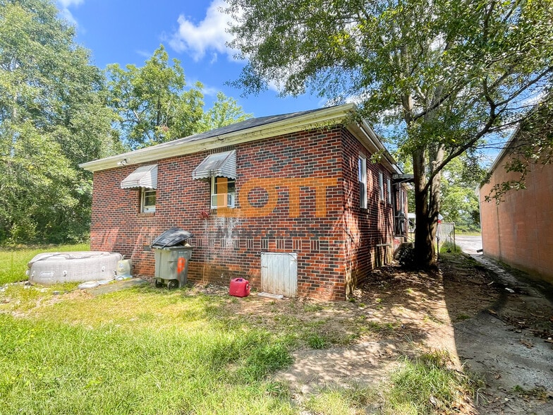 Building Photo - 103 Farrs Bridge Rd
