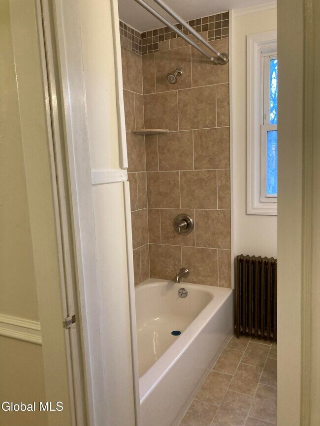 Building Photo - 162 4th St