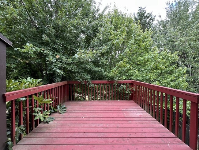 Building Photo - Spacious Three-Story Townhome Near Orenco Station with Attached Garage, Private Balcony, and Vaul...