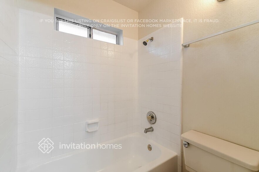 Building Photo - 1209 S Hall