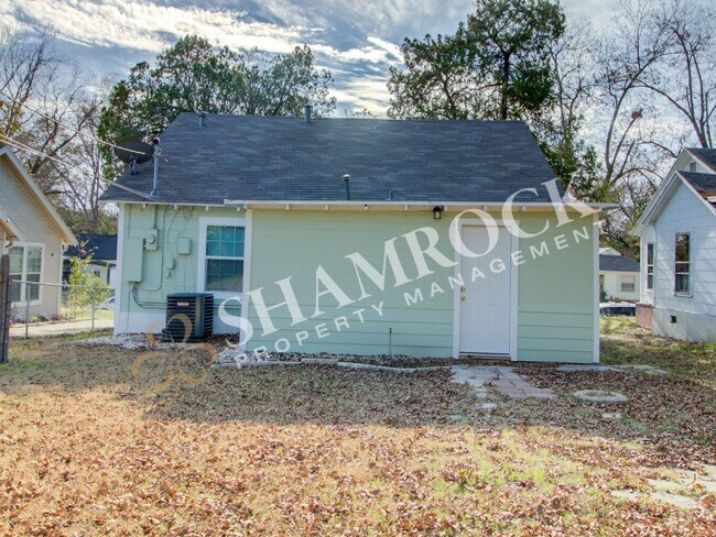 Building Photo - 2/1 Waco ISD House
