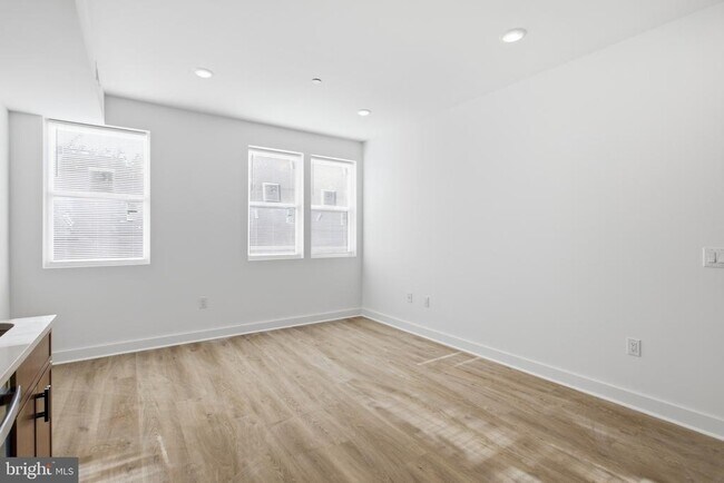 Building Photo - 2126 N Percy St