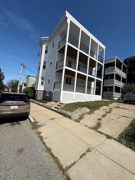 Building Photo - 29 Rosemont St