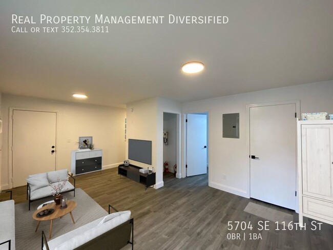 Building Photo - Newly renovated large studio apartment in ...