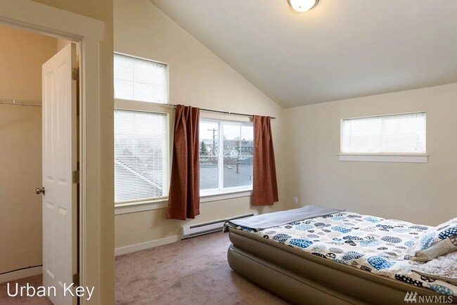 Building Photo - 511 21st Ave