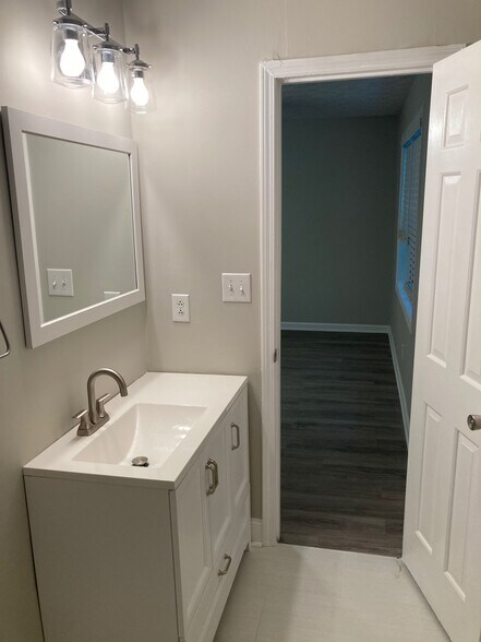 Building Photo - 340 Winding River Dr