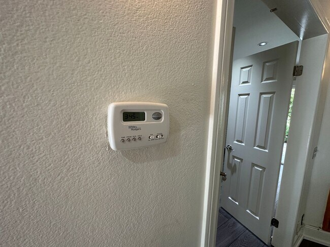 Building Photo - Morningside on the Lake Downstairs 1 Bedroom 1 Bath