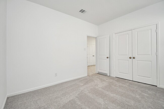 Building Photo - 5535 Holly Hvn Ct