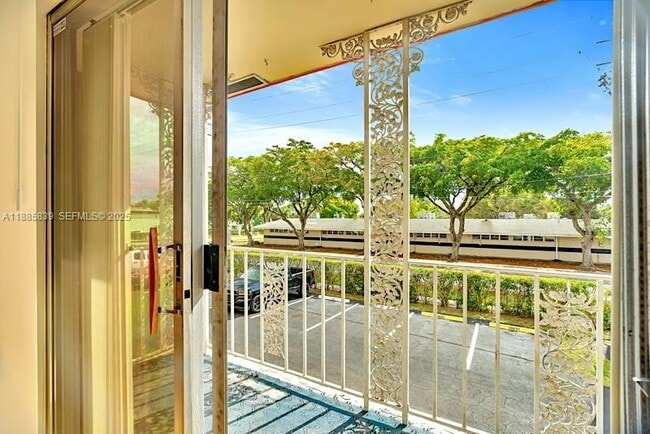 Building Photo - 501 SE 8th St