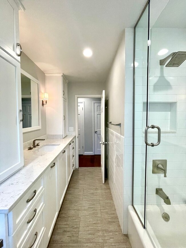 Building Photo - AVAIL IN AUGUST- Immaculate, 3/2 Home in M...