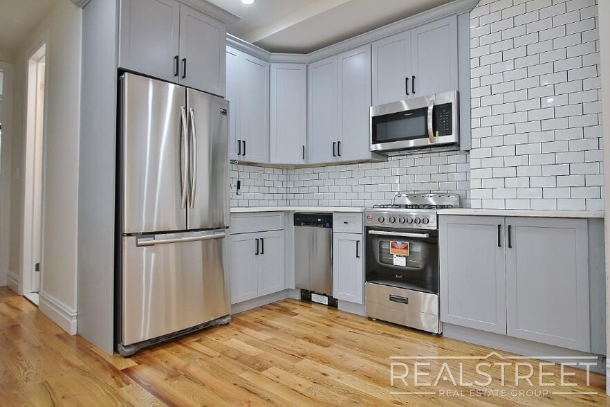 Building Photo - 3 Bed in Crown Heights