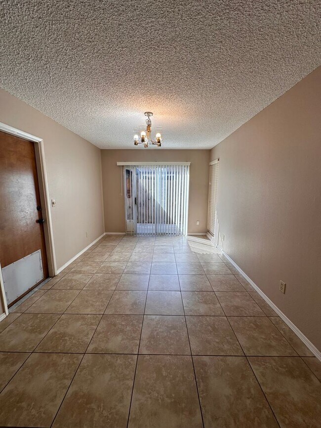 Building Photo - SE Visalia condo coming soon!