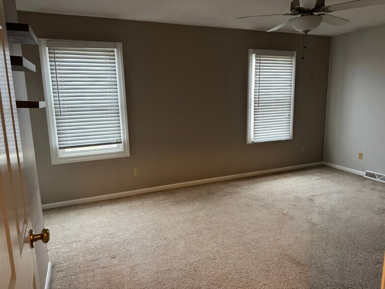 Building Photo - 3124 Royal Windsor Dr