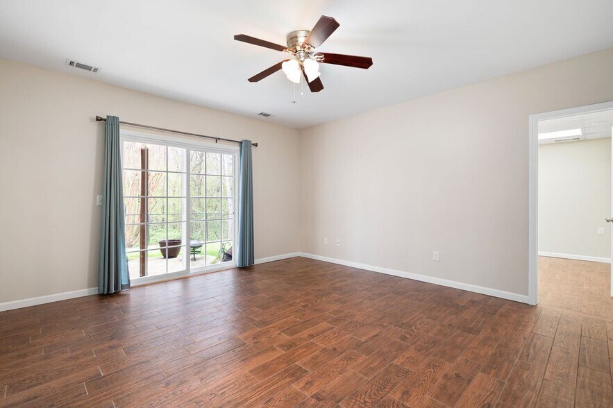 Building Photo - 1083 Soaring Way