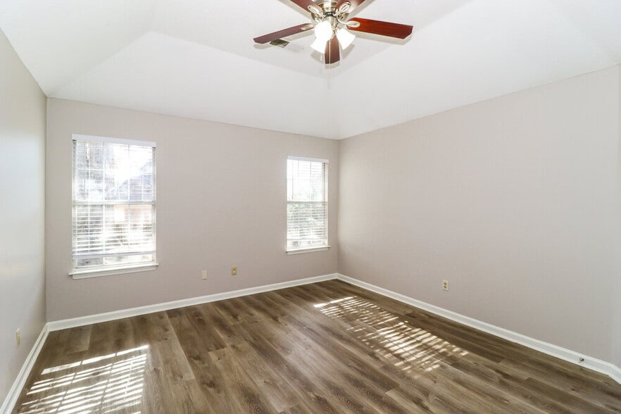 Building Photo - 7121 Showboat Ln