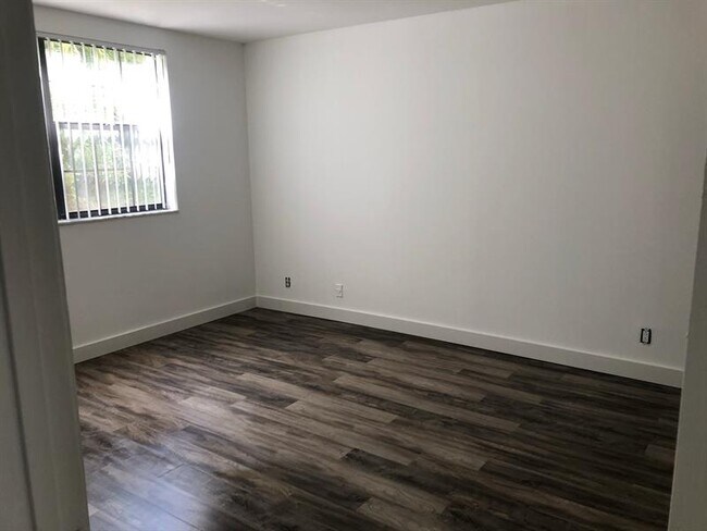 Building Photo - 2840 Coral Springs Dr