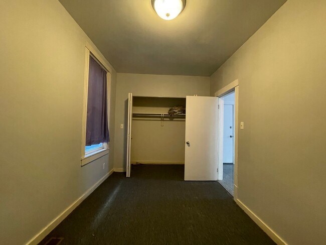 Building Photo - 1819 S May St