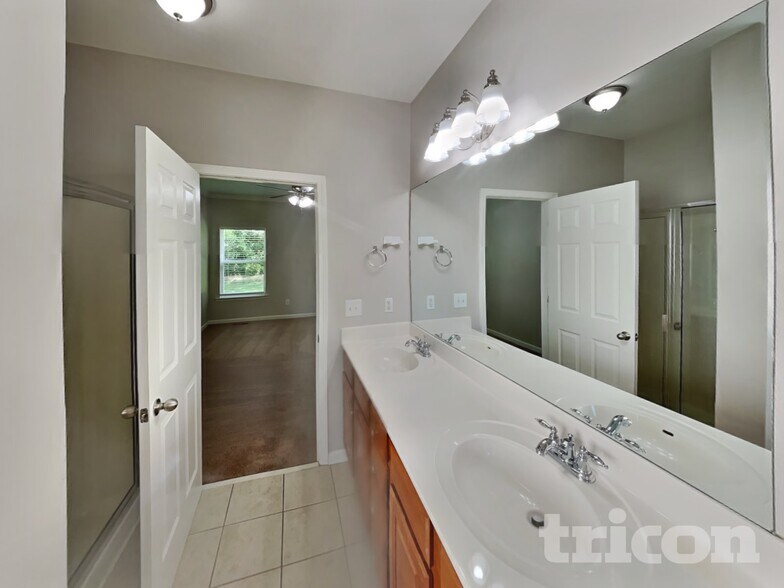 Building Photo - 4620 Van Leer Ct