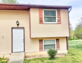 Building Photo - 2421 Camellia Dr