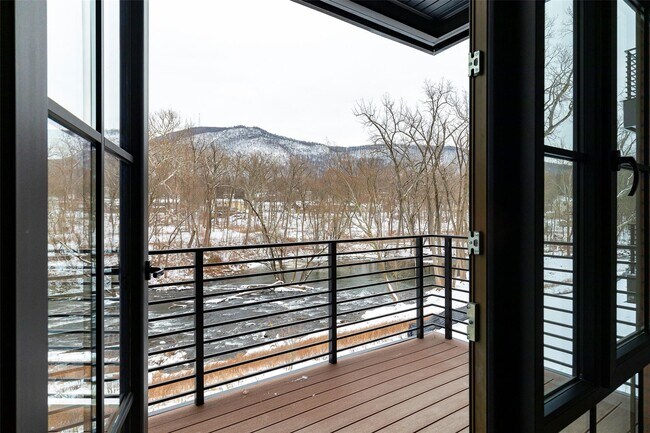 Building Photo - 200 Arno Dr