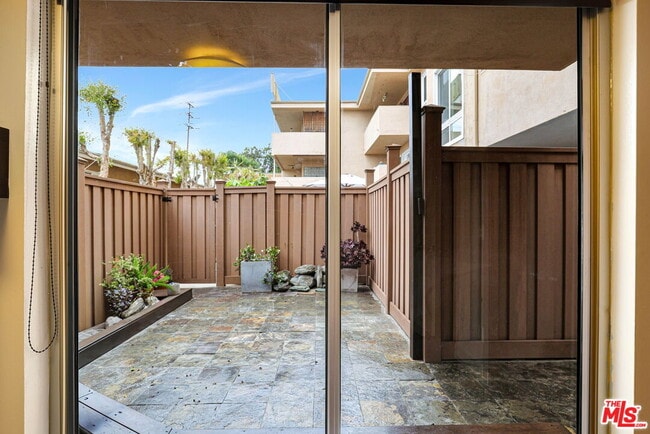 Building Photo - 1010 Palm Ave